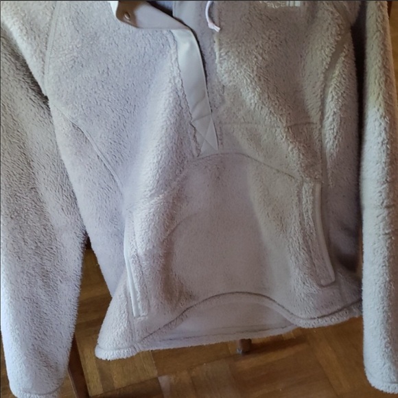 The North Face women’s snap fluffy pullover - Picture 3 of 4